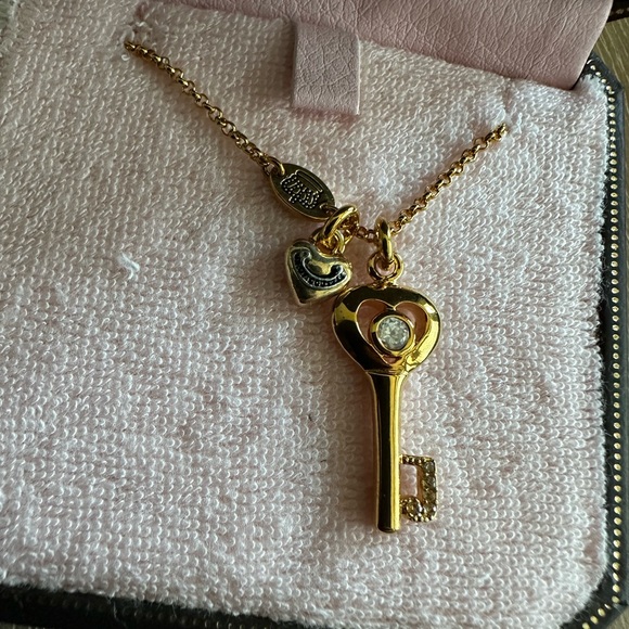 Juicy couture key necklace - Picture 2 of 3